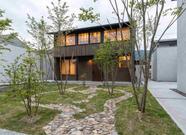 住宅密集地でもこんなに豊かに暮らせるの？ 家庭菜園もできる旗竿地の２階リビング「伏見の家」完成見学会｜９.５-６